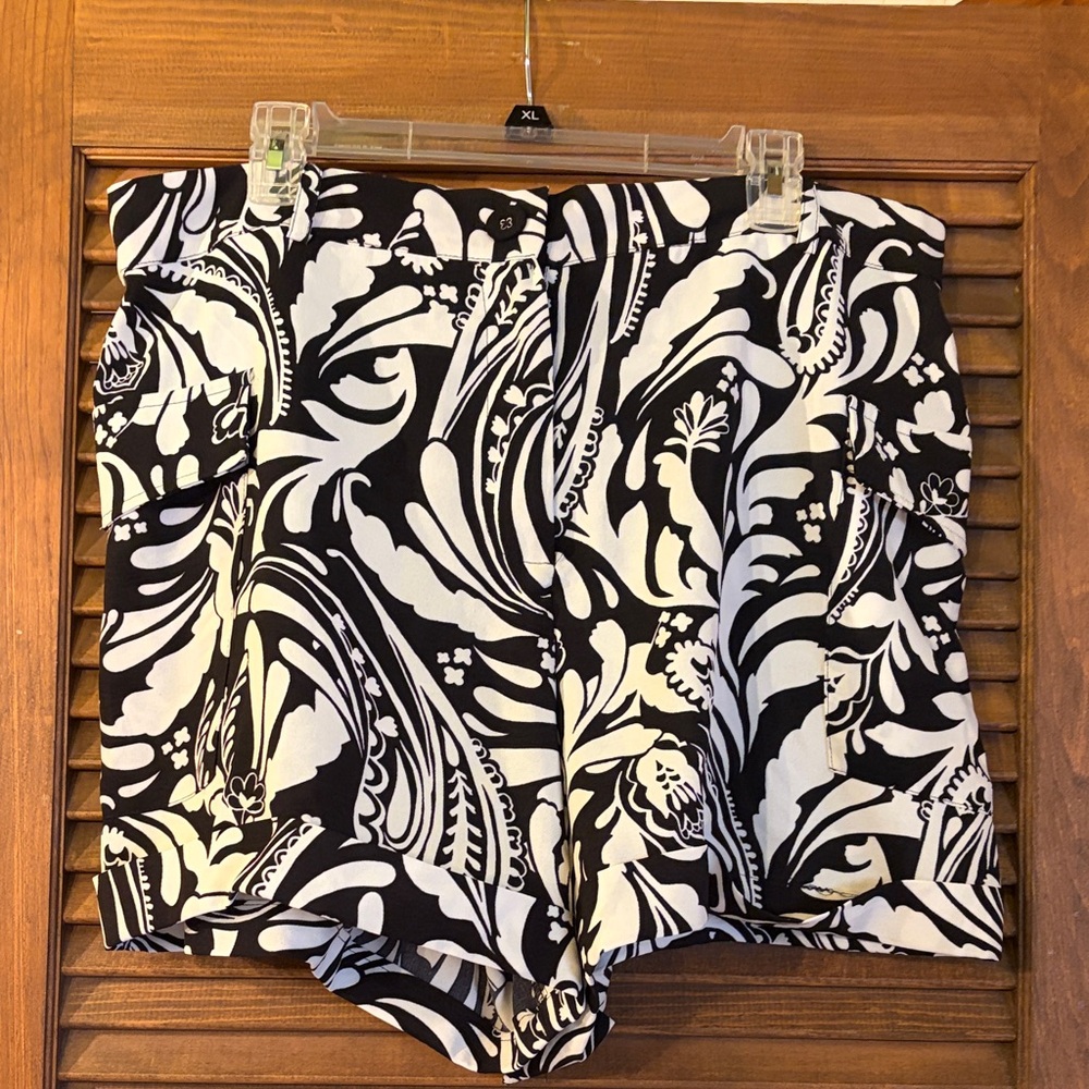 Elegant Black and White Patterned High Waist Women Shorts